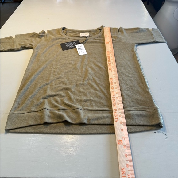 Chaser Open Shoulder Top Green Size Large - Picture 4 of 9